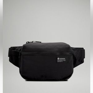 Lululemon Clean Lines Belt Bag 2L - Black